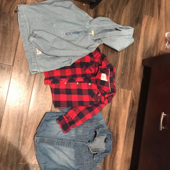 Button up shirts - Picture 1 of 4